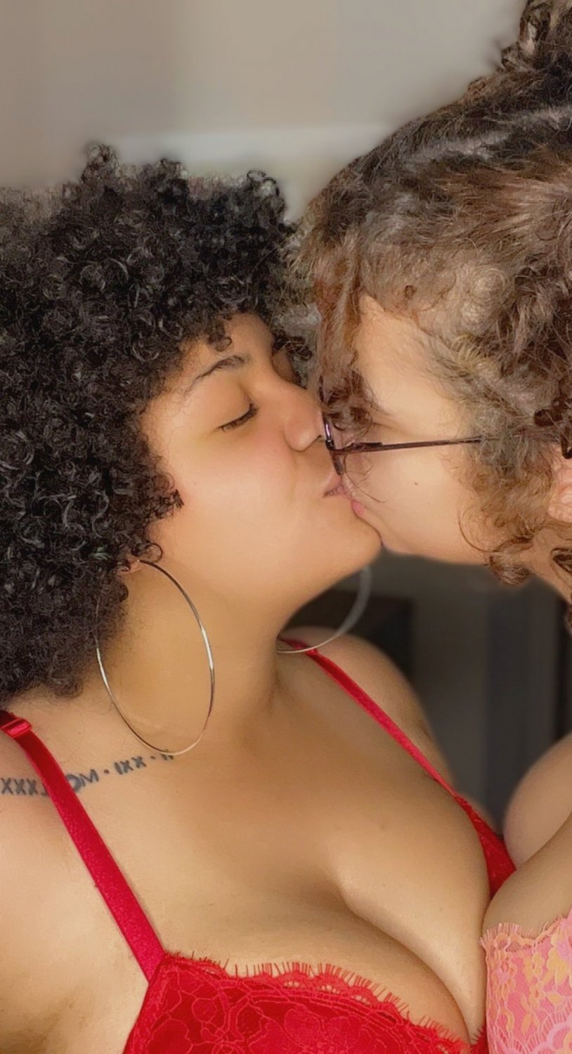 Busty Curty Hair Cutie #PyEZLhis