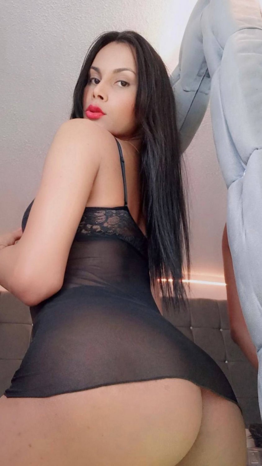 Tgirl in black lingerie #gJW5Yu4C